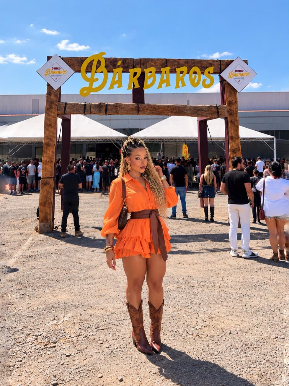 Sarah Fernanda na entrada do evento Bárbaros BBQ